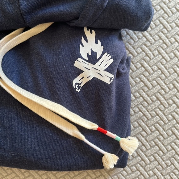 Oversized crop WildFox navy bonfire and booze hoodie. Size small but fits as M. - Picture 4 of 7